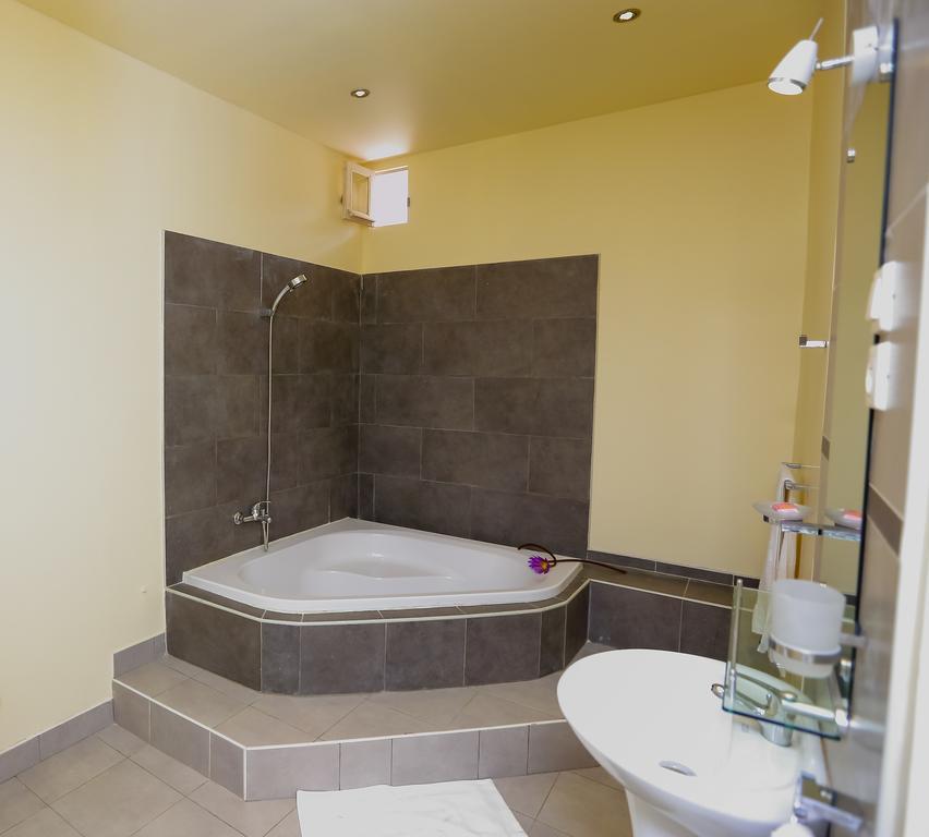 Le Lotus Bleu Antananarivo Ngoại thất bức ảnh